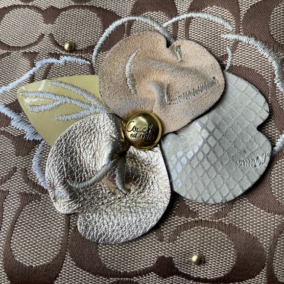 COACH Bleeker tote in signature floral EUC absolutely gorgeous inside and out - Picture 16 of 16